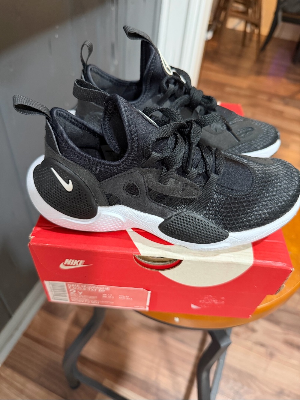 Nike huarache edge txt Kids Black & White Slip-On Athletic Sneakers